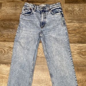 Abercrombie | 90s Ultra High Rise Straight Jeans in Acid Wash - Size 29